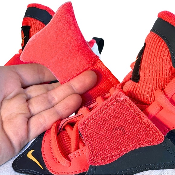 EUC Nike Air Max Speed Turf in Red Orbit Kid sz 5 Laces Velcro White - Picture 8 of 11